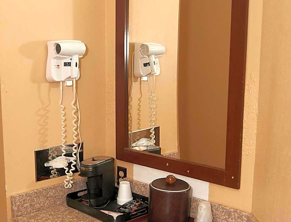 Hollow Inn and Motel