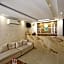 Hotel Iconic Suite - Near Delhi Airport