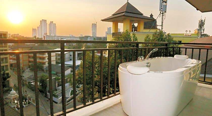 Crystal Palace Luxury Hotel Pattaya