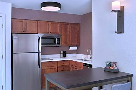 King Studio with Sofa Bed and Roll-in Shower - Mobility and Hearing Accessible