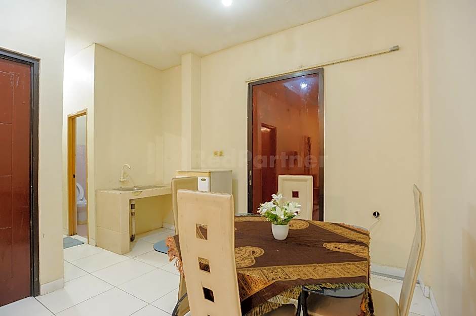 SRB near Mall Ciputra CIbubur Mitra RedDoorz