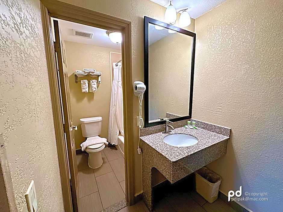 Travel Inn & Suites Flemington