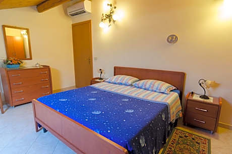 Two-Bedroom Apartment with Mountain View