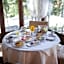 Country Club Hotel & Suites