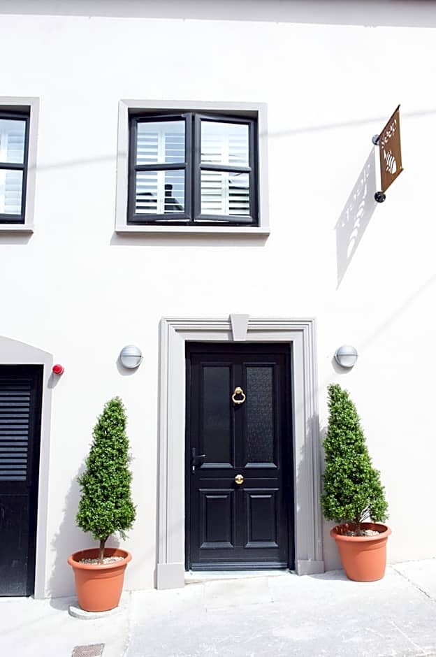 Quinlan & Cooke Boutique Townhouse and QCs Seafood Restaurant