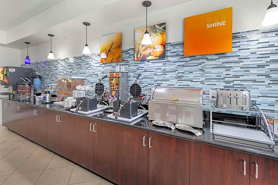 Comfort Suites Tulare