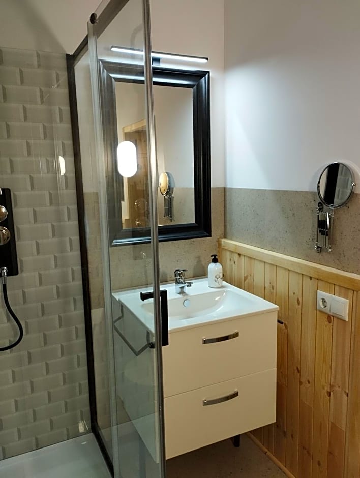 CHAMBRES D'HÔTES CHEZ CATHERINE A REUS chambre de Paris avec salle de bains privée