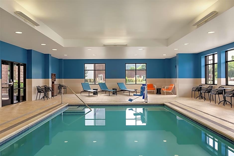 Hampton Inn By Hilton & Suites Pittsburgh/Harmarville