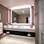 Ambassador Hotel Kansas City, Autograph Collection by Marriott