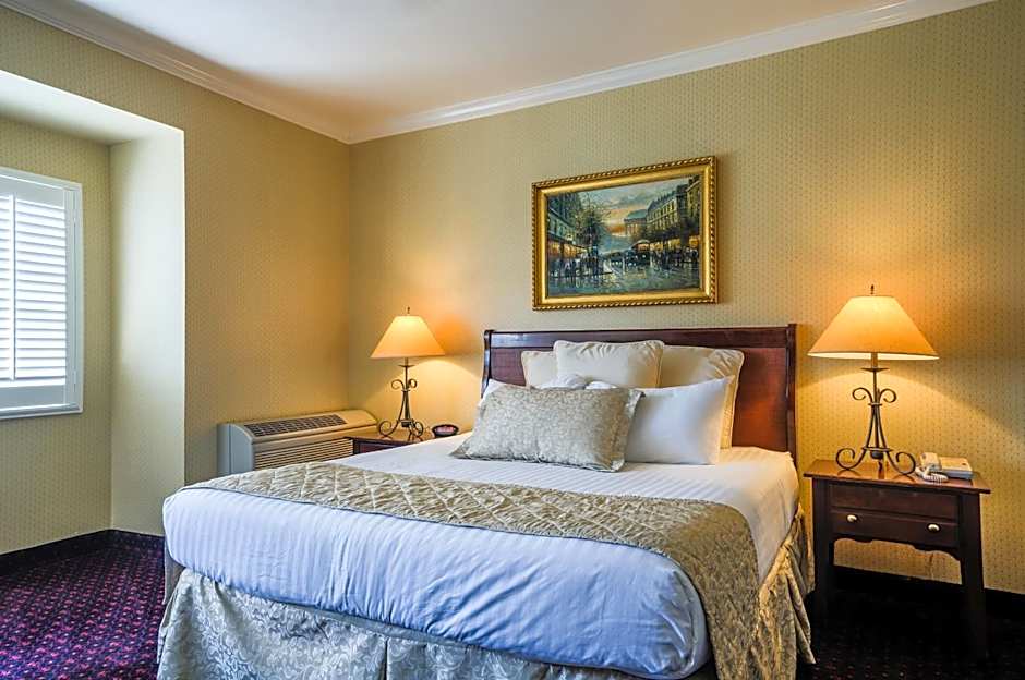 Grass Valley Courtyard Suites