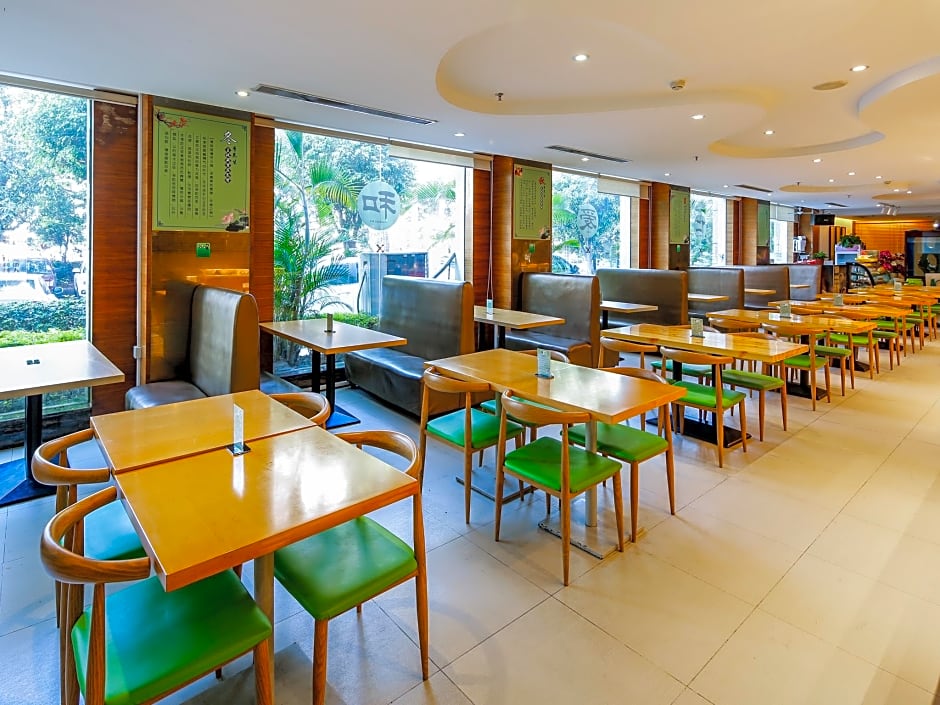 Poly Hotel