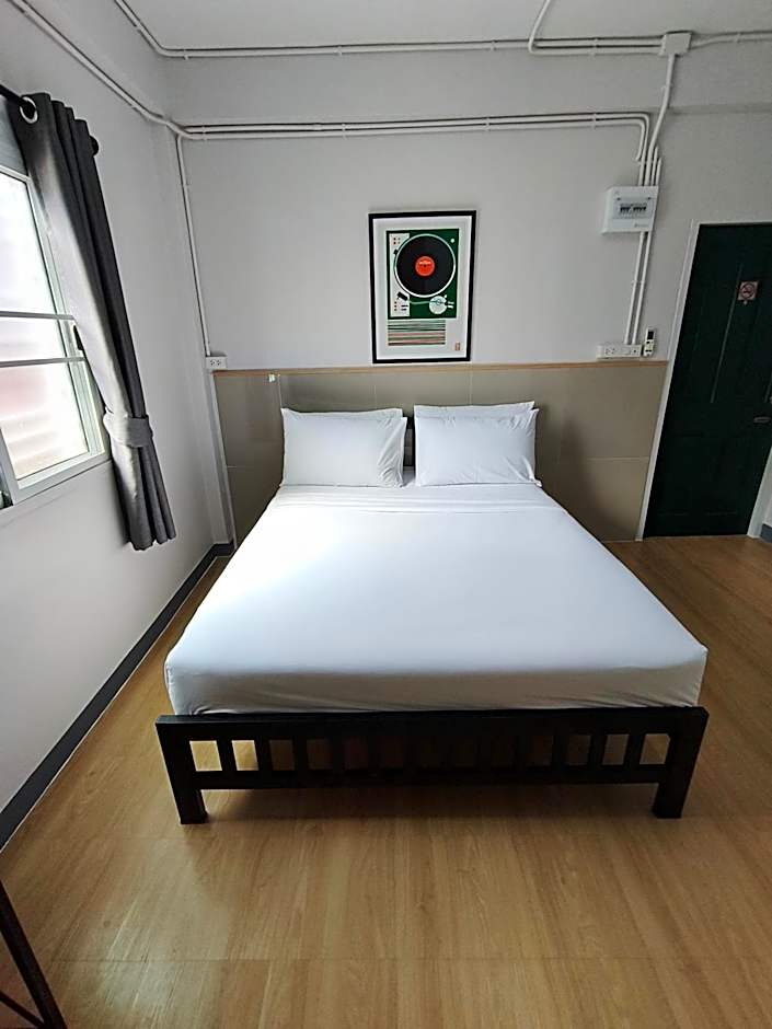 9TY hotel (ninety hotel)