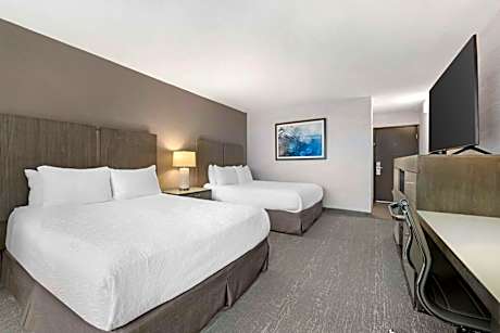 Queen Room with Two Queen Beds with Ocean View and Bath Tub - Disability Access