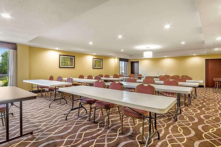 AmericInn by Wyndham Grand Rapids Airport North