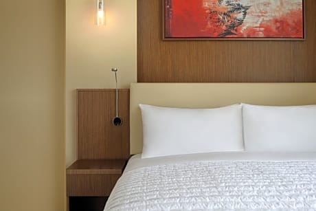 Family, 2 Bedroom Apartment, Bedroom 1: 1 King, Bedroom 2: 2 Twin, Sea view