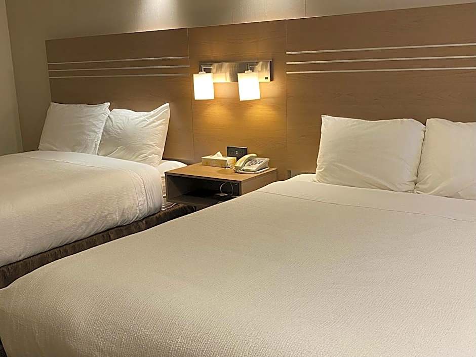 Photo 1 of 2 of 2 Queen Beds and 1 Twin Bed
