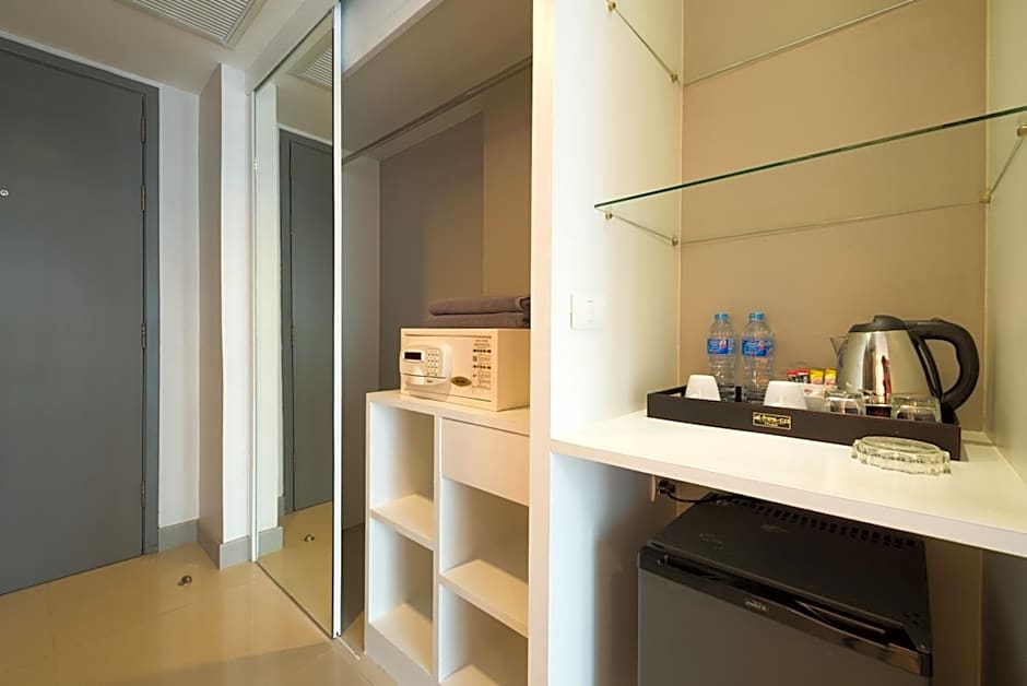 Alfresco Phuket Hotel