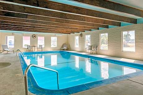 Rodeway Inn & Suites