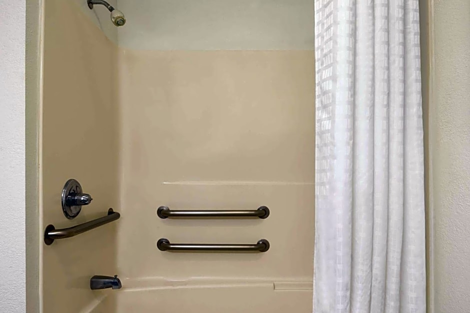 Country Inn & Suites by Radisson, Germantown, WI