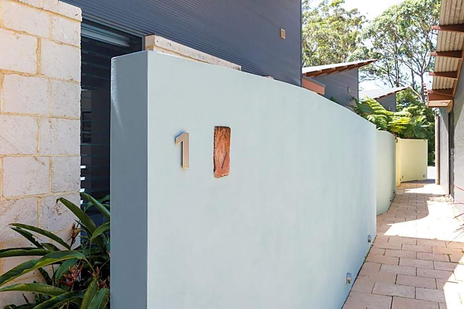 By the Beach B&B Self Contained Apartments