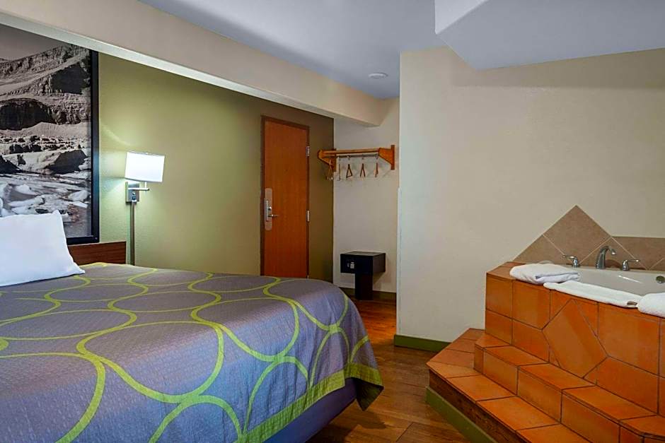 Super 8 by Wyndham Livingston