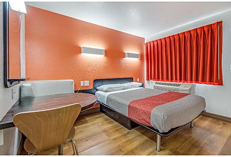 2 Full Beds | Smoking