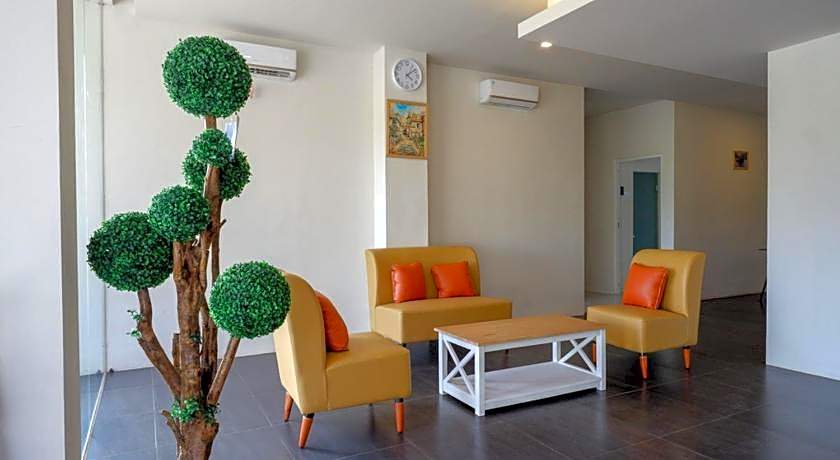 RedDoorz Plus near Solo Baru