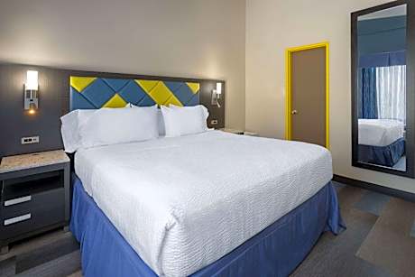 1 King Bed, Deluxe Room, Non-Smoking