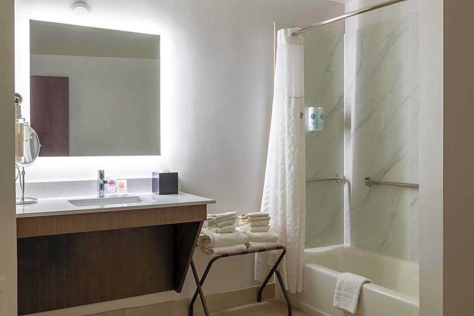 Comfort Inn & Suites Near Burke Mountain