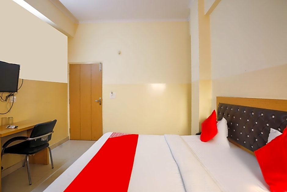 OYO 28629 Hotel Crosswind