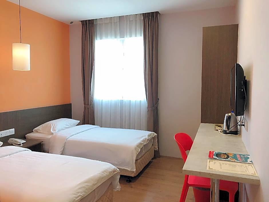 Photo 1 of 13 of Business 2 Beds