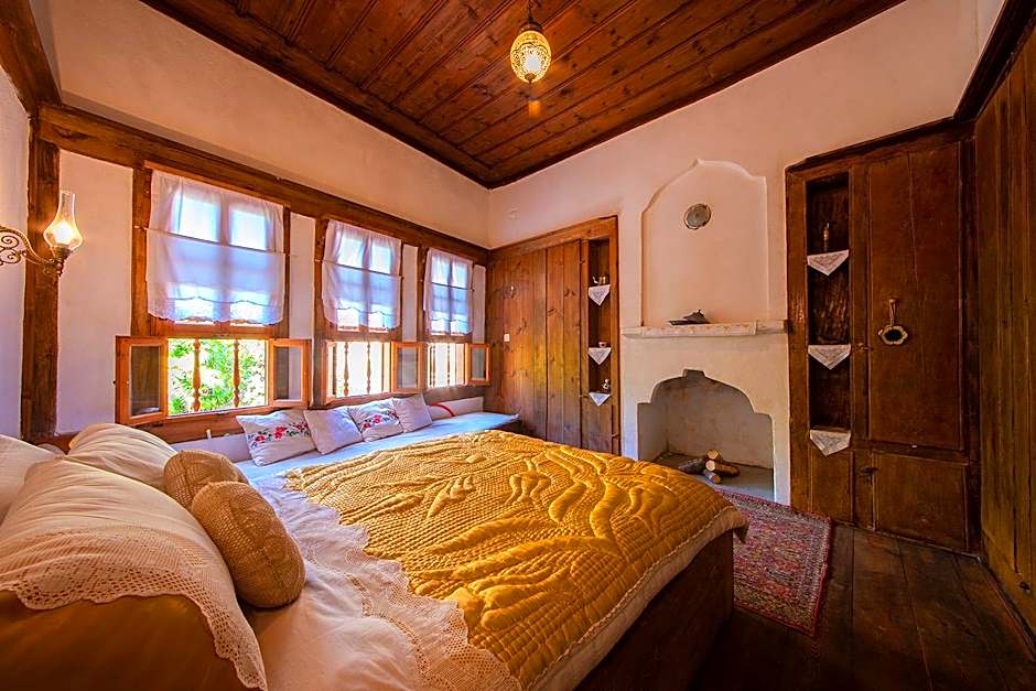 Meymune Valide Konağı