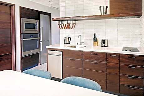 2 Bedroom 2 King Suite With Balcony