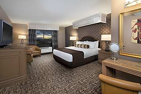 Carson Tower Deluxe King