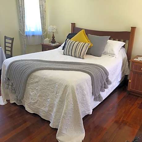 The Hideaway Luxury B&B Retreat
