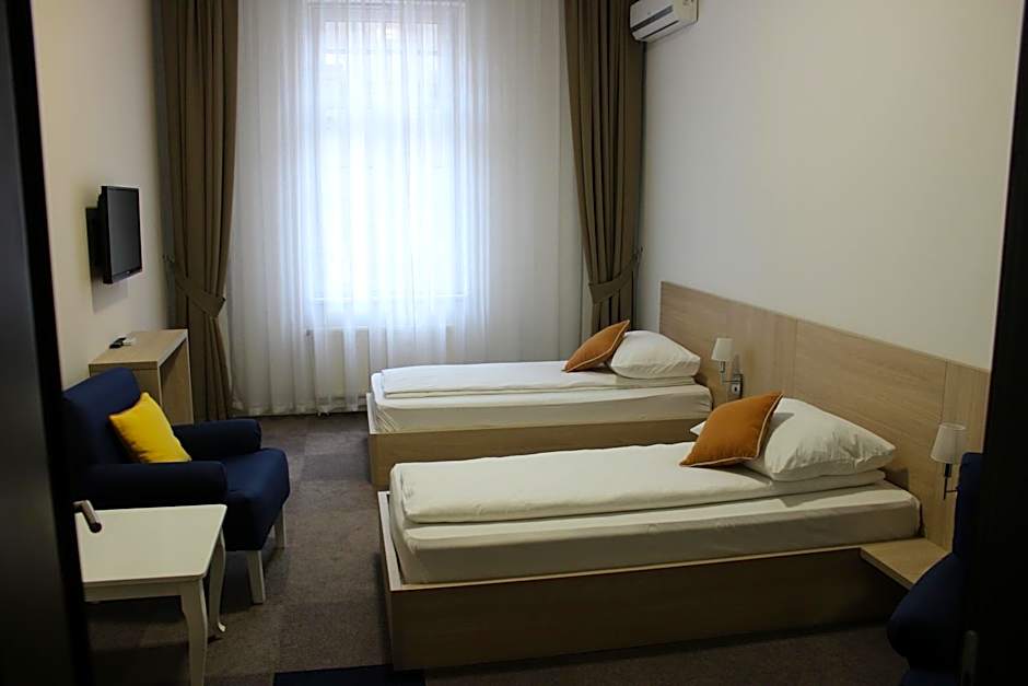 Hotel Story