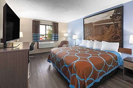 1 King Bed Non-Smoking