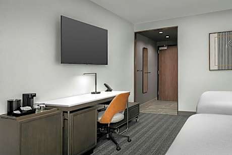 Standard Queen Room - Hearing Accessible