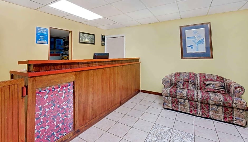 Travelodge by Wyndham Chambersburg