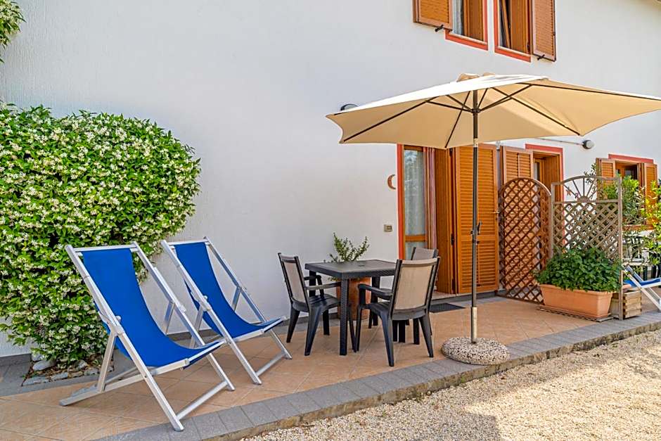 Apartment in villa 2 to 3 persons with large private garden