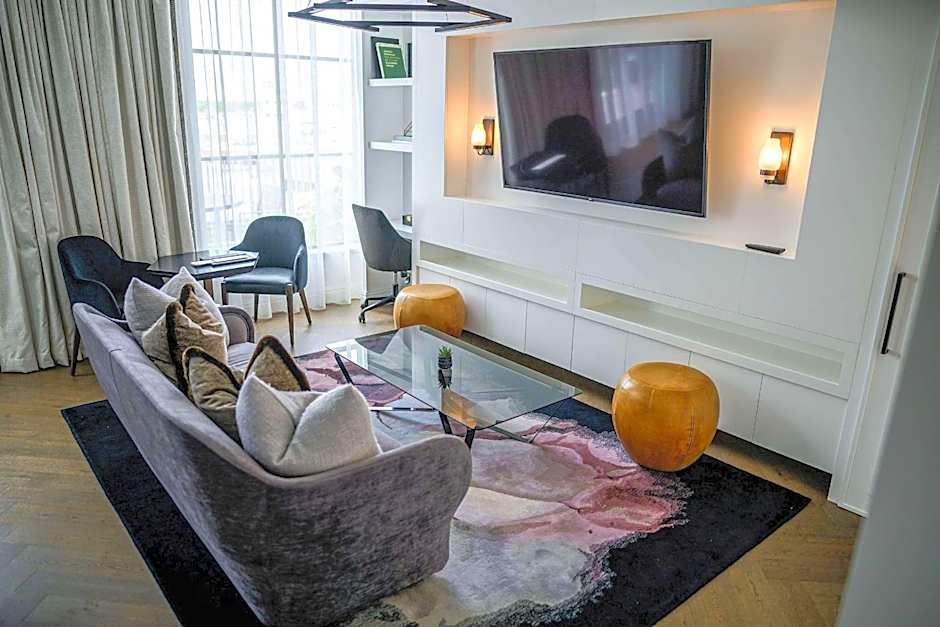 Daxton Hotel Birmingham, Curio Collection by Hilton