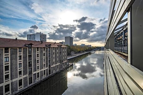 Double Room with Sofa Bed - Canal View