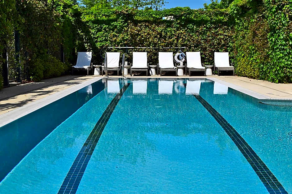 Proximity Hotel