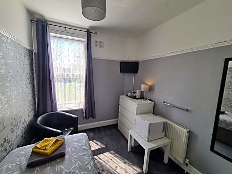 Single Room with Private External Bathroom