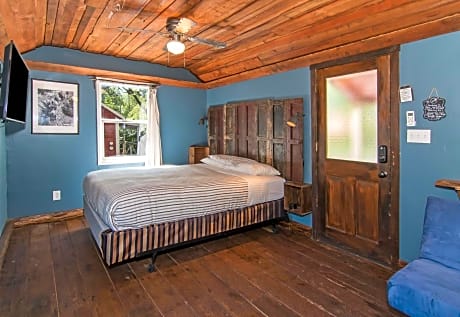 Deluxe Queen Studio
