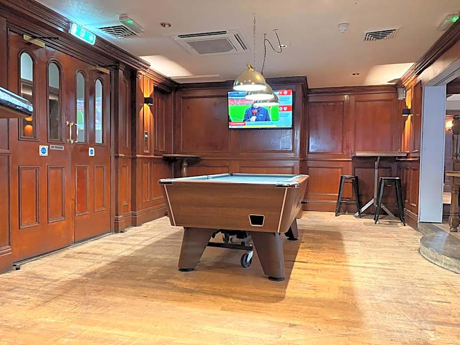 Royal Hotel, Bar & Grill