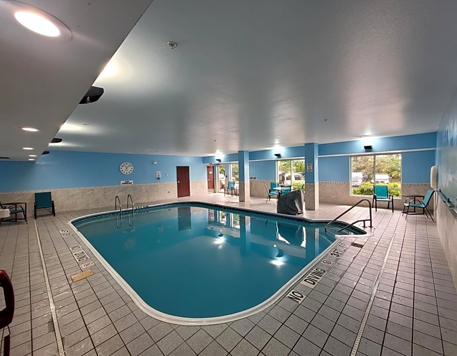 Comfort Inn & Suites Liverpool-Clay