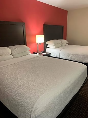 Queen Room with Two Queen Beds and Parking Lot View - Mobility Accessible - Non-Smoking