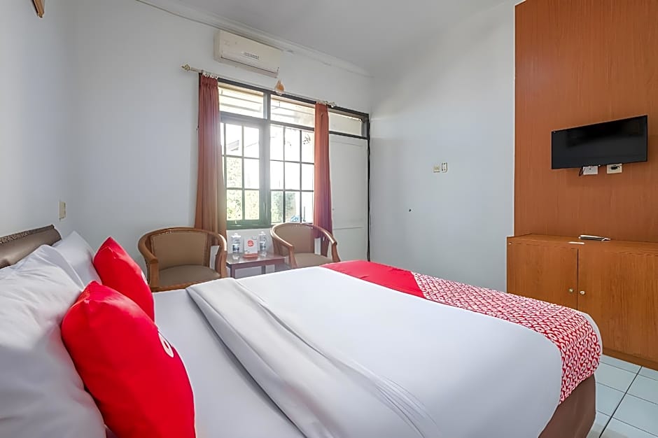 RedDoorz @ Hotel Pondok Kurnia near Buah Batu Bandung