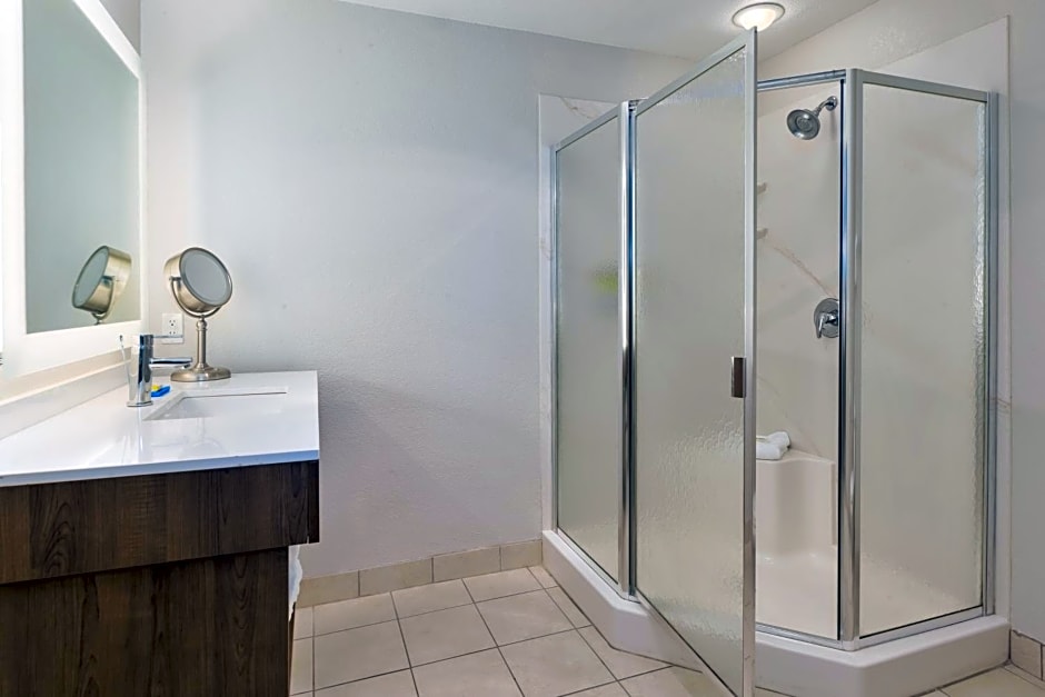 Holiday Inn Express Hotel & Suites Petoskey, an IHG Hotel